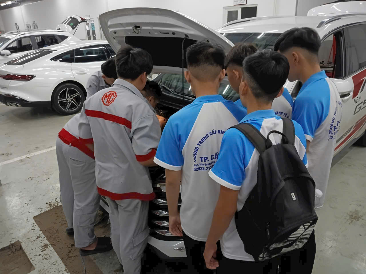 🎉 HOẠT ĐỘNG TRẢI NGHIỆM THỰC TẾ TẠI MITSUBISHI CẦN THƠ 🚗